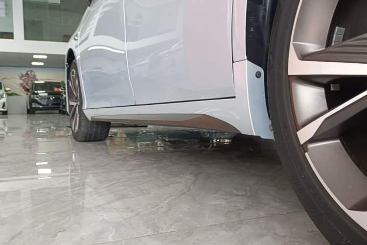 Used AION S Plus 2023 70 Intelligent Edition Ternary Lithium Left Side Sill