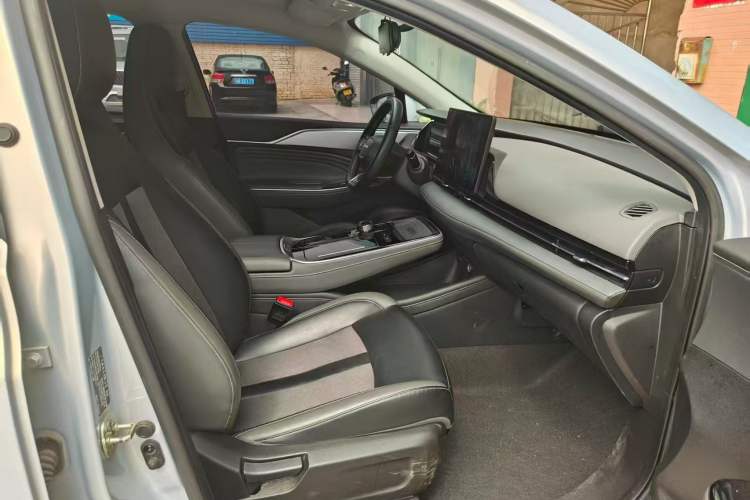 Used AION S Plus 2023 70 Intelligent Edition Lithium Iron Phosphate Right Front Seat