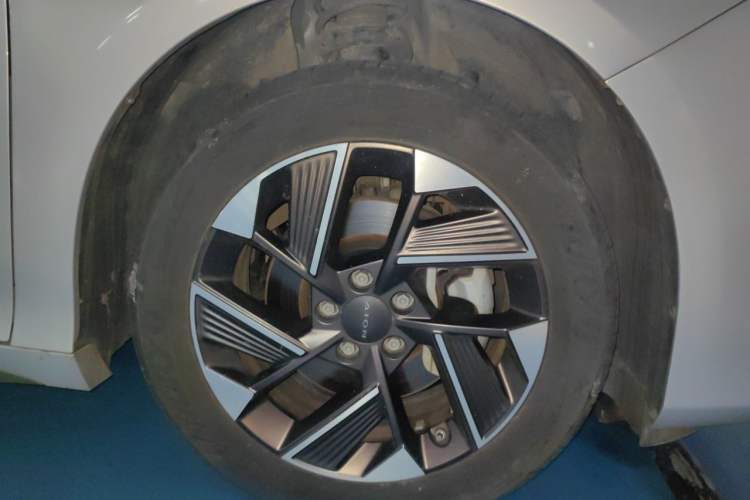 Used AION S Plus 2023 70 Enjoy Edition Lithium Iron Phosphate Right Front Wheel Hub