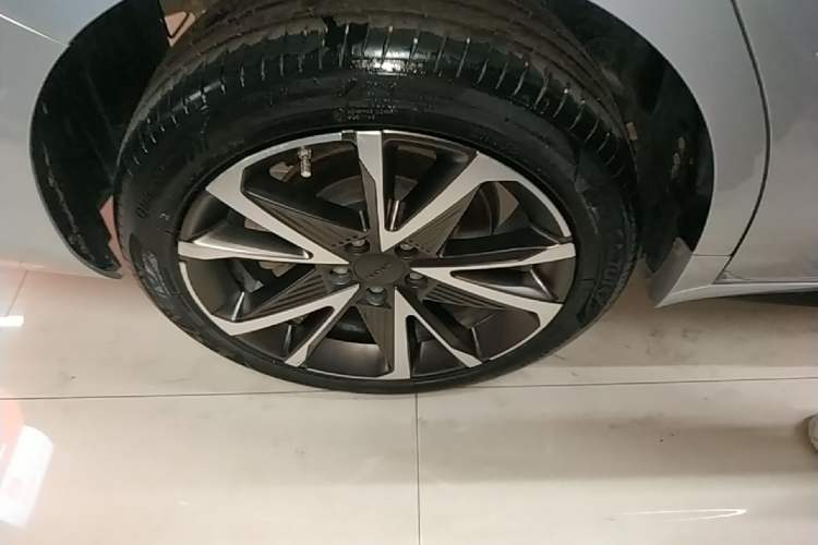 Used AION S Plus 2023 80 Tech Edition Ternary Lithium Right Rear Wheel Hub