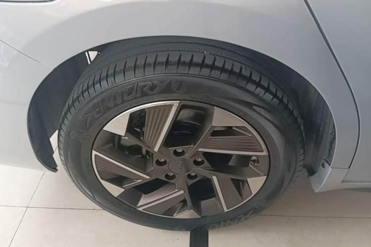 Used AION S Plus 2023 70 Enjoyment Edition Ternary Lithium Right Rear Wheel Hub