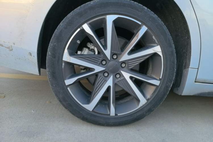 Used AION S Plus 2023 70 Intelligent Edition Lithium Iron Phosphate Right Rear Wheel Hub