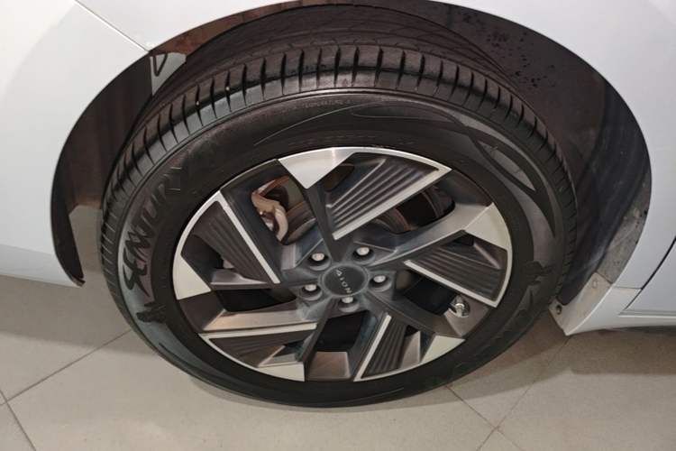 Used AION S Plus 2023 70 Enjoy Edition Lithium Iron Phosphate Right Rear Wheel Hub