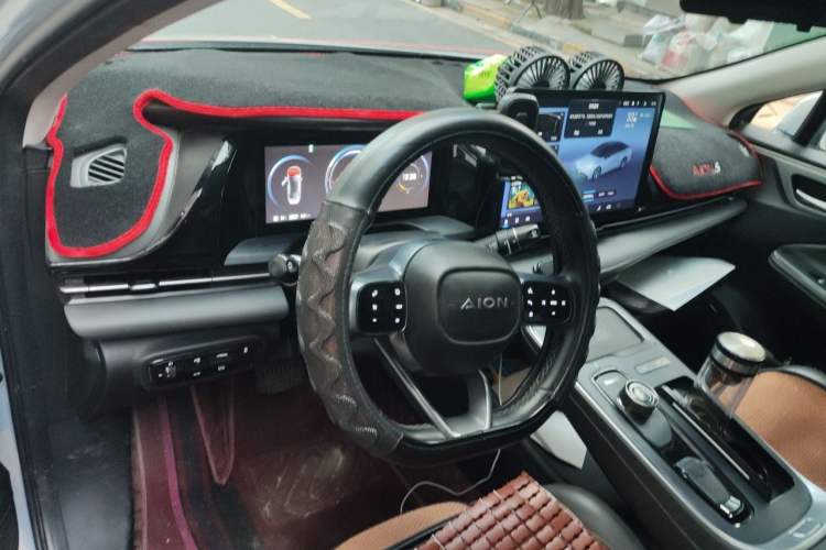 Used AION S Plus 2023 70 Intelligent Edition Lithium Iron Phosphate Steering Wheel