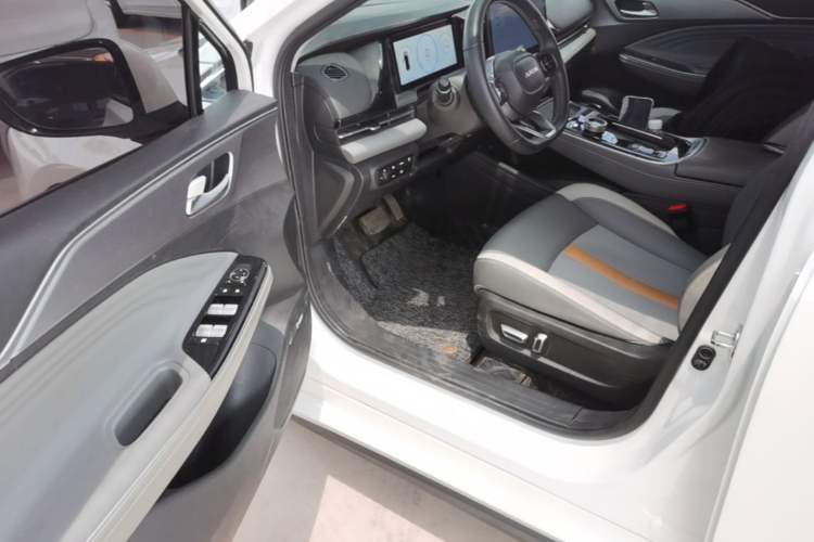 Used AION S Plus 2023 70 Enjoy Edition Lithium Iron Phosphate Driver Seat