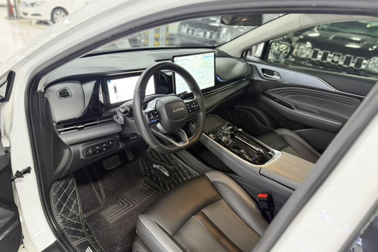 Used AION S Plus 2023 70 Enjoy Edition Lithium Iron Phosphate Interior 4