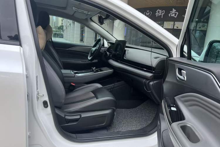 Used AION S Plus 2023 70 Enjoy Edition Lithium Iron Phosphate Interior 8