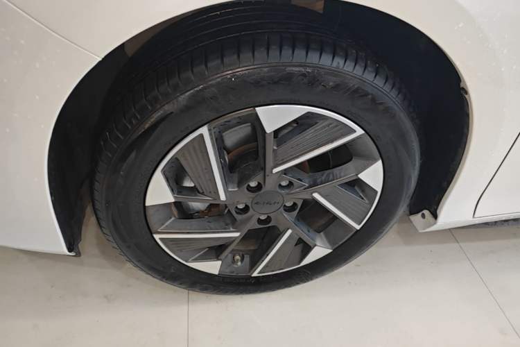 Used AION S Plus 2023 70 Enjoyment Edition Ternary Lithium Left Front Wheel Hub