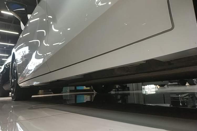 Used AION S Plus 2023 70 Intelligent Edition Lithium Iron Phosphate Left Side Sill