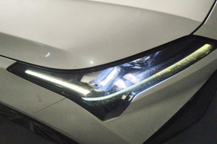 Used AION S Plus 2023 70 Intelligent Edition Lithium Iron Phosphate Right Front Headlight