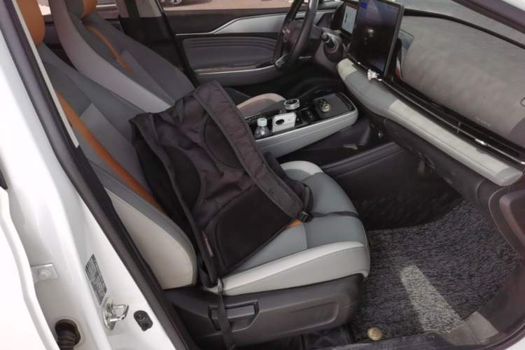 Used AION S Plus 2023 70 Enjoy Edition Lithium Iron Phosphate Right Front Seat