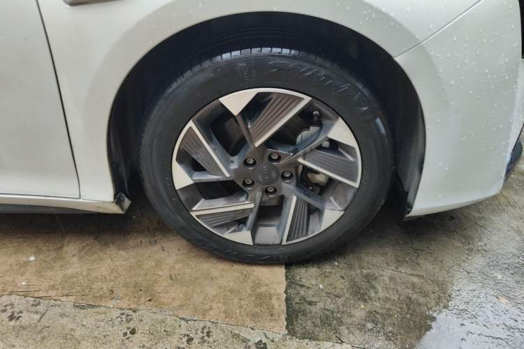 Used AION S Plus 2023 70 Enjoy Edition Lithium Iron Phosphate Right Front Wheel Hub