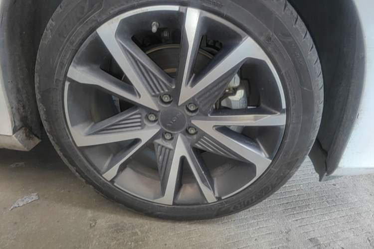 Used AION S Plus 2023 80 Tech Edition Ternary Lithium Right Front Wheel Hub