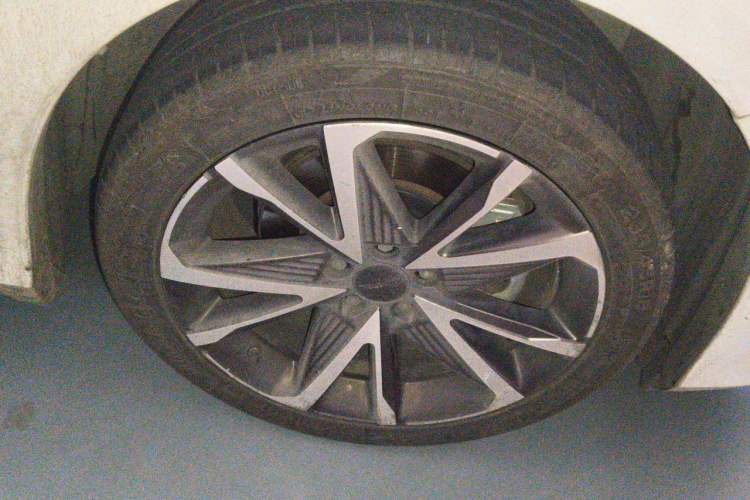 Used AION S Plus 2023 70 Intelligent Edition Lithium Iron Phosphate Right Front Wheel Hub