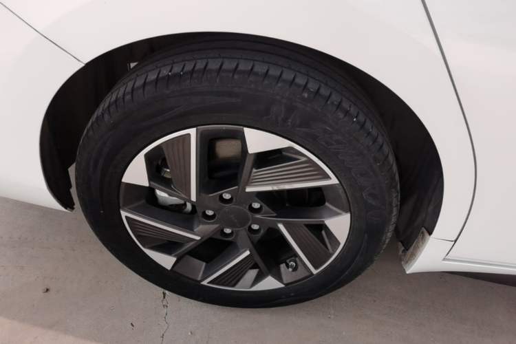 Used AION S Plus 2023 70 Enjoy Edition Lithium Iron Phosphate Right Rear Wheel Hub