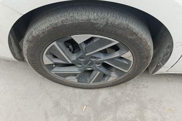 Used AION S Plus 2023 70 Enjoy Edition Lithium Iron Phosphate Right Rear Wheel Hub