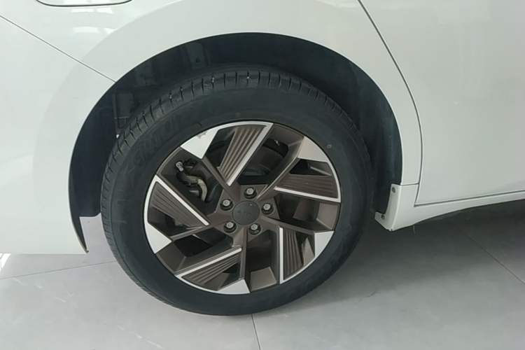 Used AION S Plus 2023 70 Enjoyment Edition Ternary Lithium Right Rear Wheel Hub