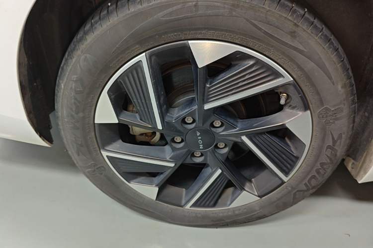 Used AION S Plus 2023 70 Enjoy Edition Lithium Iron Phosphate Right Rear Wheel Hub