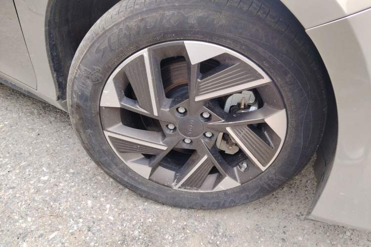 Used AION S Plus  Right Front Wheel Hub