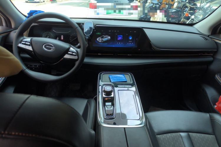 Used AION S Plus 2025 Comfort Version 52.998 kWh Center Console