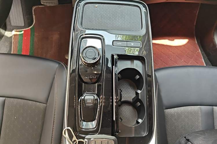 Used AION S Plus 2025 Comfort Version 53.241 kWh Gear Lever