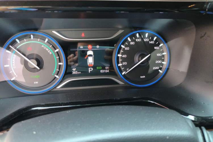 Used AION S Plus 2025 Comfort Version 52.998 kWh Odometer Close Up