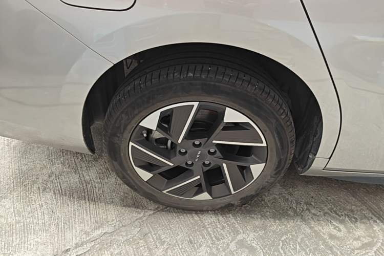 Used AION S Plus 2025 Comfort Version 53.241 kWh Right Rear Wheel Hub