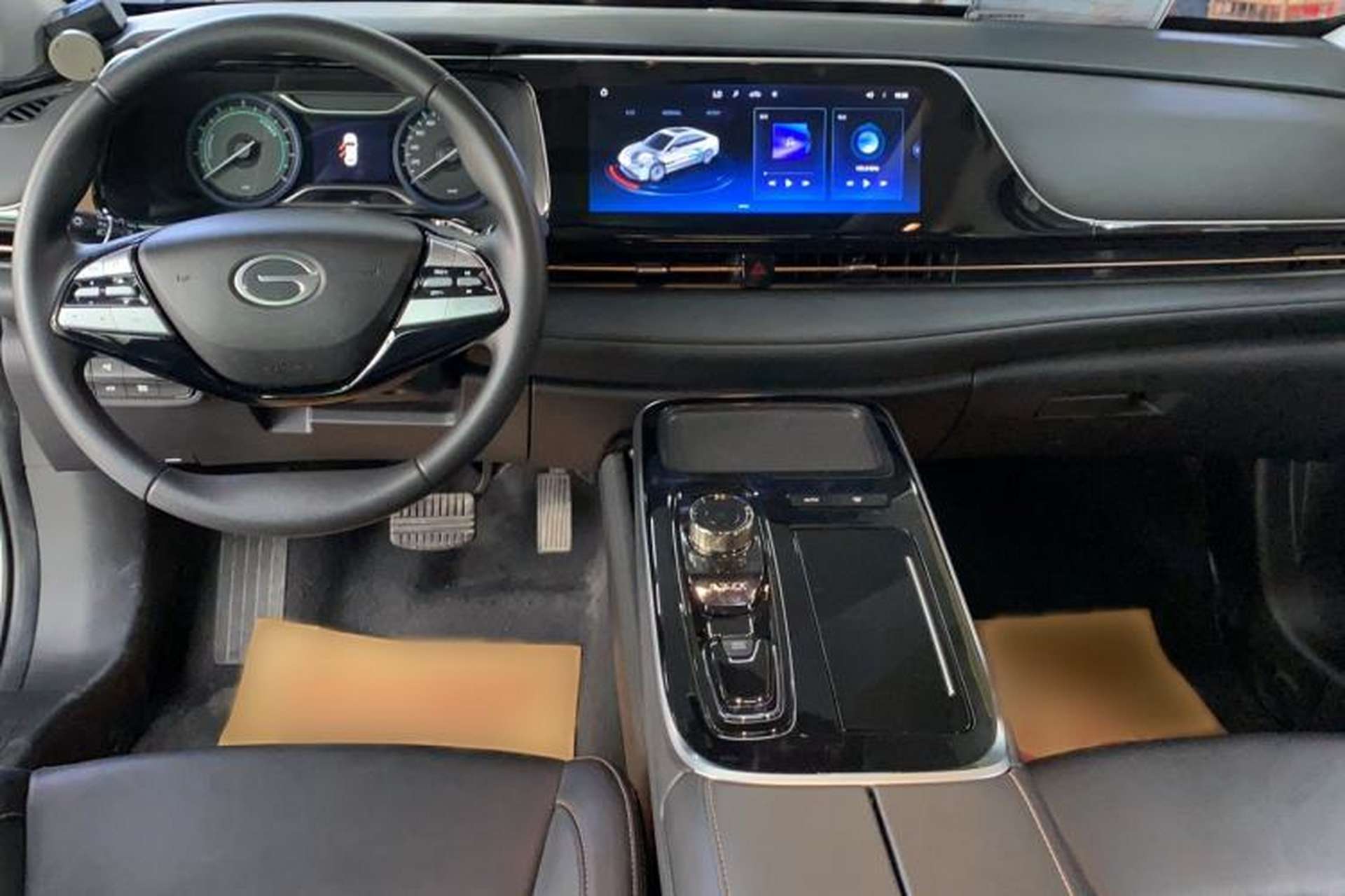 Used AION S Plus 2025 Comfort Version 53.241 kWh Center Console