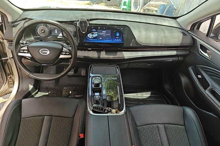 Used AION S Plus 2025 Comfort Version 53.241 kWh Center Console