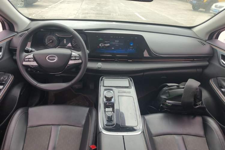 Used AION S Plus 2025 Travel Edition 52.998 kWh Center Console