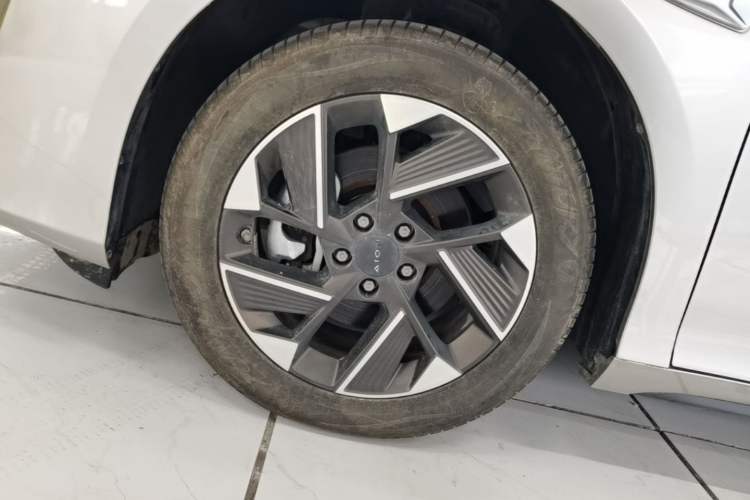 Used AION S Plus 2025 Comfort Version 53.241 kWh Exterior 4