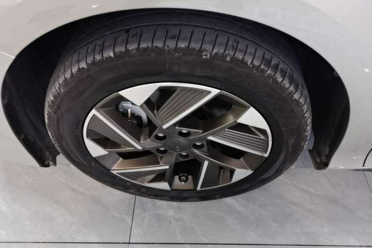 Used AION S Plus 2025 Comfort Version 53.241 kWh Exterior 4