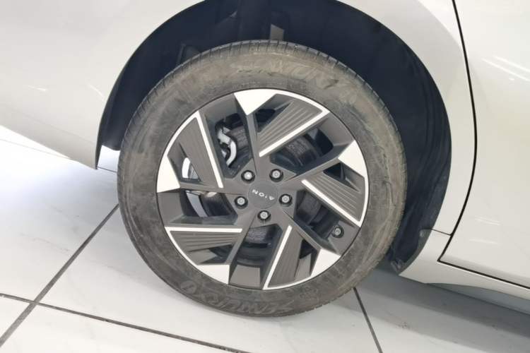 Used AION S Plus 2025 Comfort Version 53.241 kWh Exterior 5