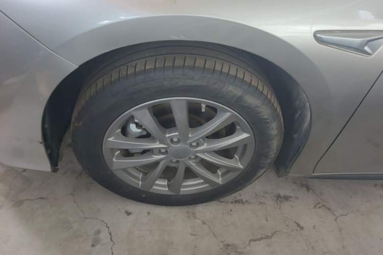 Used AION S Plus 2025 Travel Edition 52.998 kWh Left Front Wheel Hub