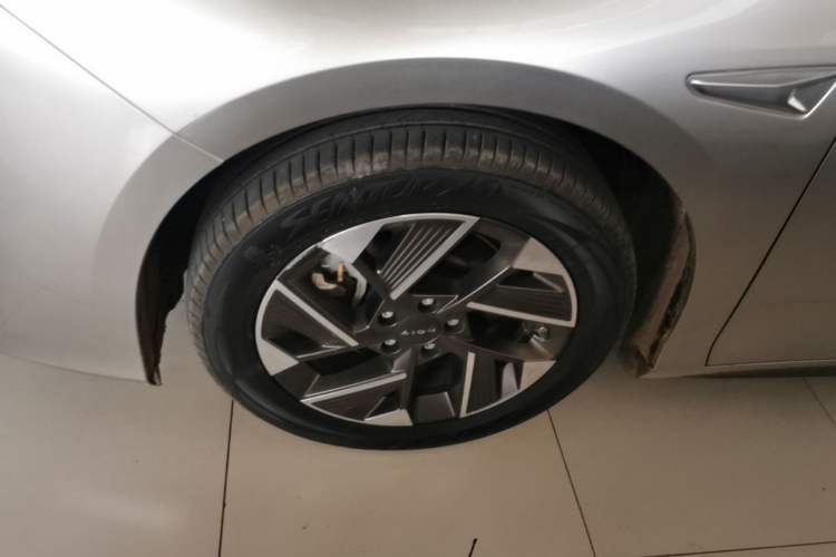 Used AION S Plus 2025 Travel Edition 53.241 kWh Left Front Wheel Hub