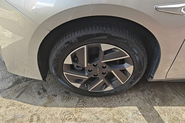 Used AION S Plus 2025 Comfort Version 53.241 kWh Left Front Wheel Hub