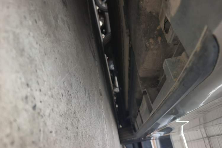 Used AION S Plus 2025 Travel Edition 52.998 kWh Left Side Sill