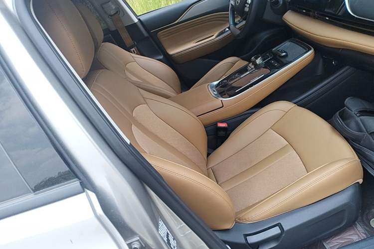 Used AION S Plus 2025 Travel Edition 53.241 kWh Right Front Seat
