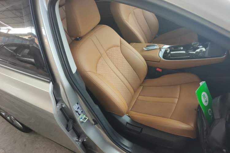 Used AION S Plus 2025 Travel Edition 52.998 kWh Right Front Seat