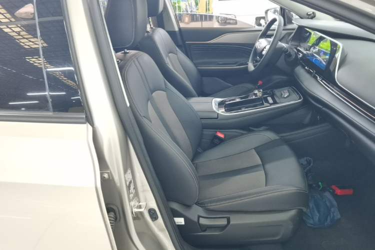 Used AION S Plus 2025 Comfort Version 53.241 kWh Right Front Seat