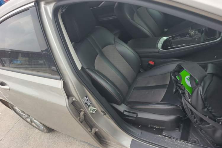Used AION S Plus 2025 Travel Edition 52.998 kWh Right Front Seat