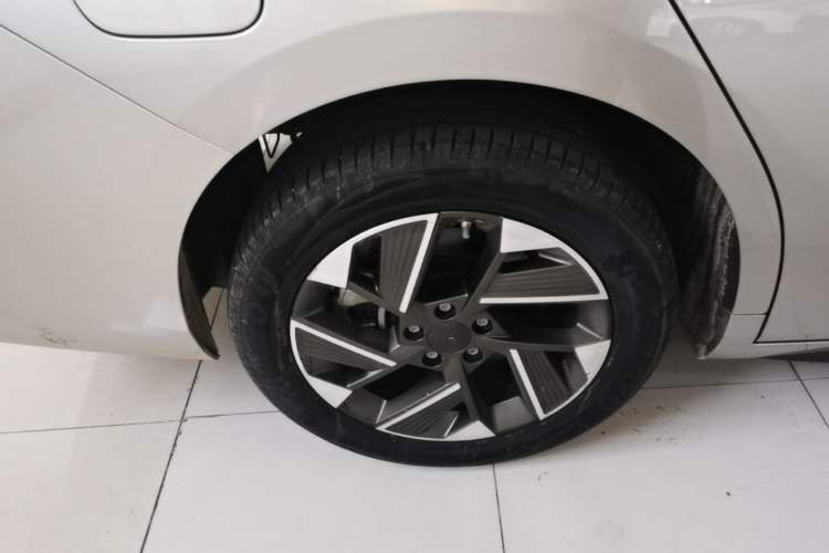 Used AION S Plus 2025 Travel Edition 53.241 kWh Right Rear Wheel Hub