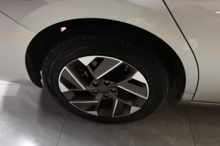 Used AION S Plus 2025 Comfort Version 53.241 kWh Right Rear Wheel Hub