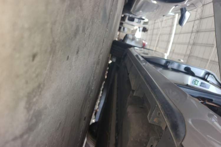 Used AION S Plus 2025 Travel Edition 52.998 kWh Right Side Sill