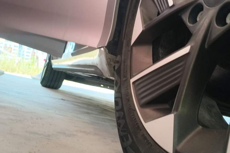 Used AION S Plus 2025 Travel Edition 53.241 kWh Right Side Sill
