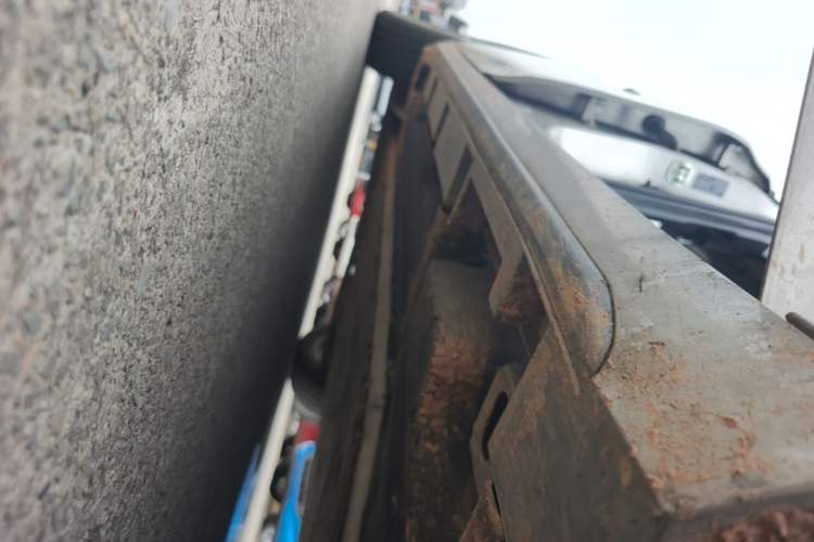 Used AION S Plus 2025 Travel Edition 52.998 kWh Right Side Sill