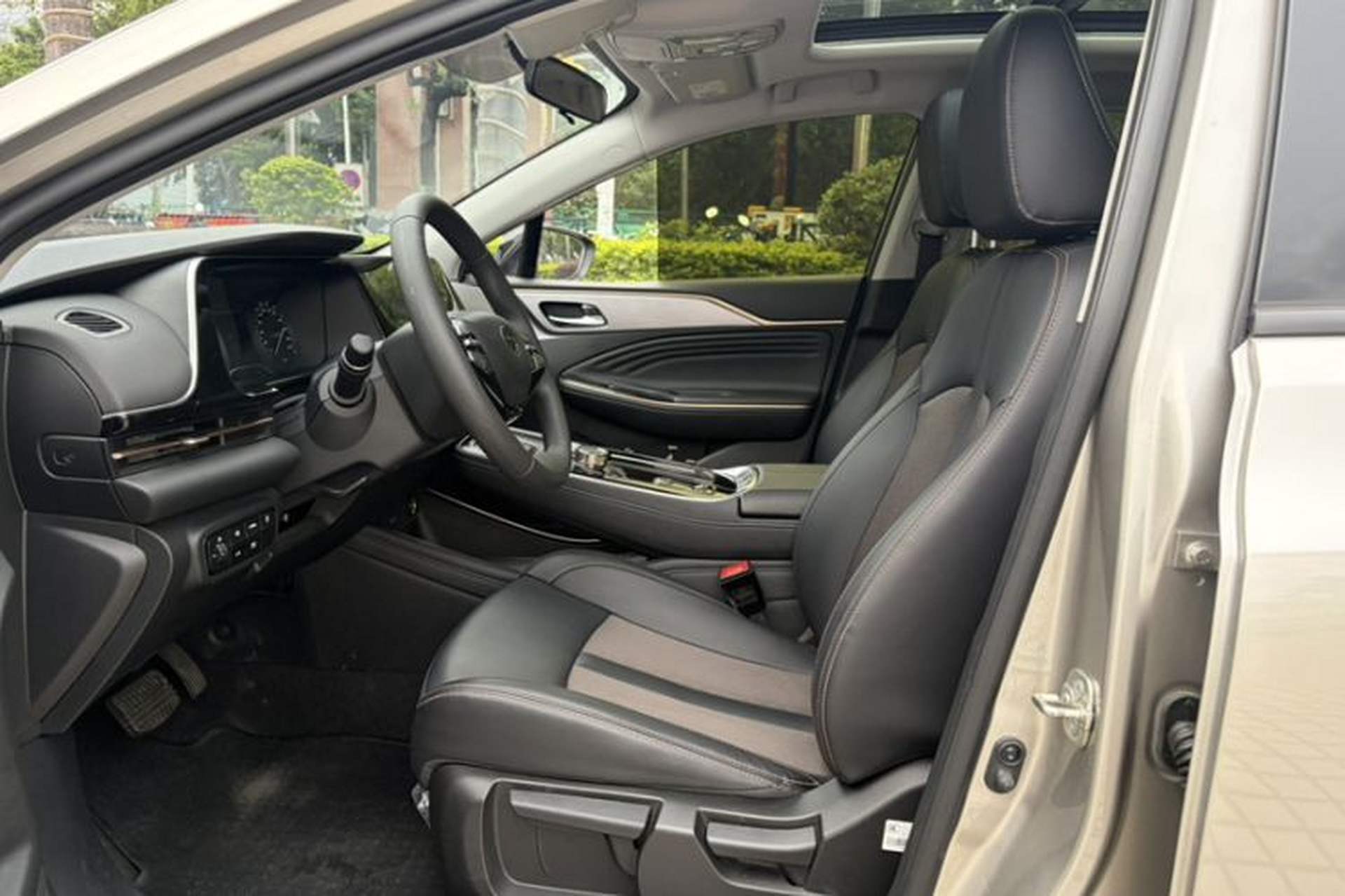 Used AION S Plus 2025 Comfort Version 53.241 kWh Interior 10