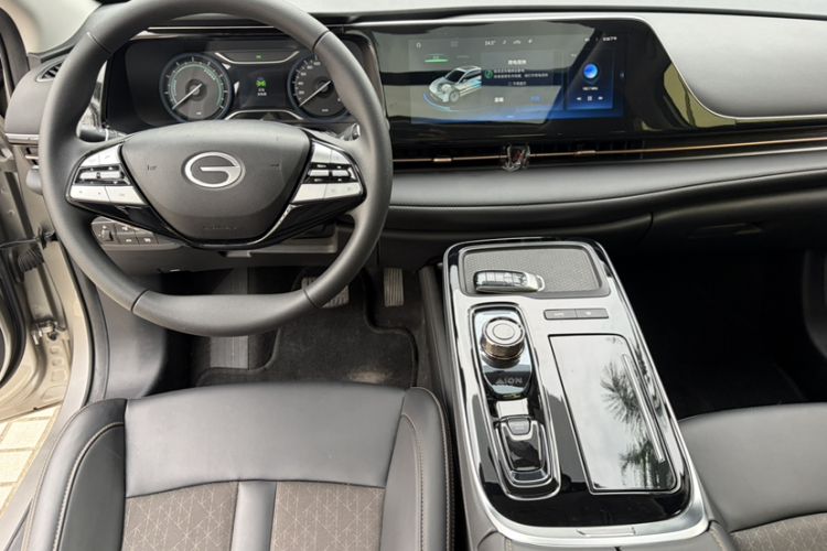 Used AION S Plus 2025 Comfort Version 53.241 kWh Interior 12