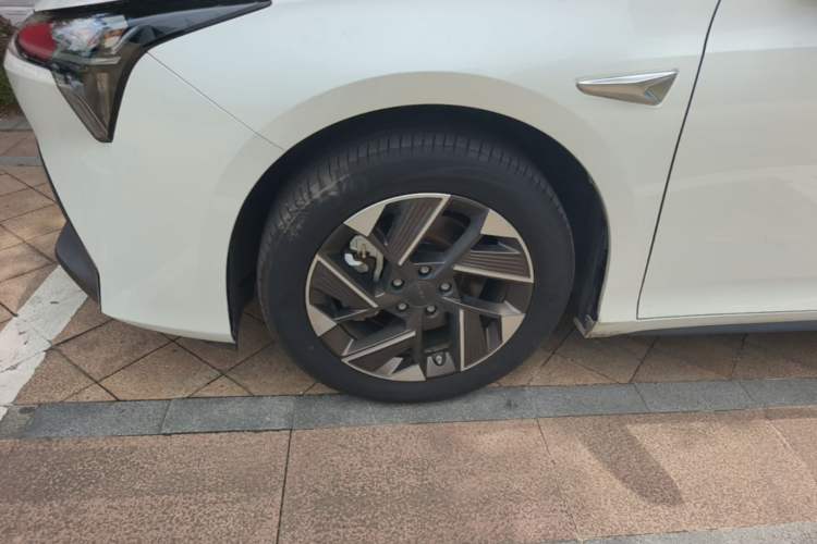 Used AION S Plus 2025 Travel Edition 53.241 kWh Left Front Wheel Hub