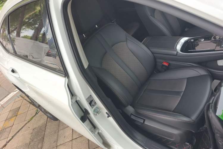 Used AION S Plus 2025 Travel Edition 53.241 kWh Right Front Seat